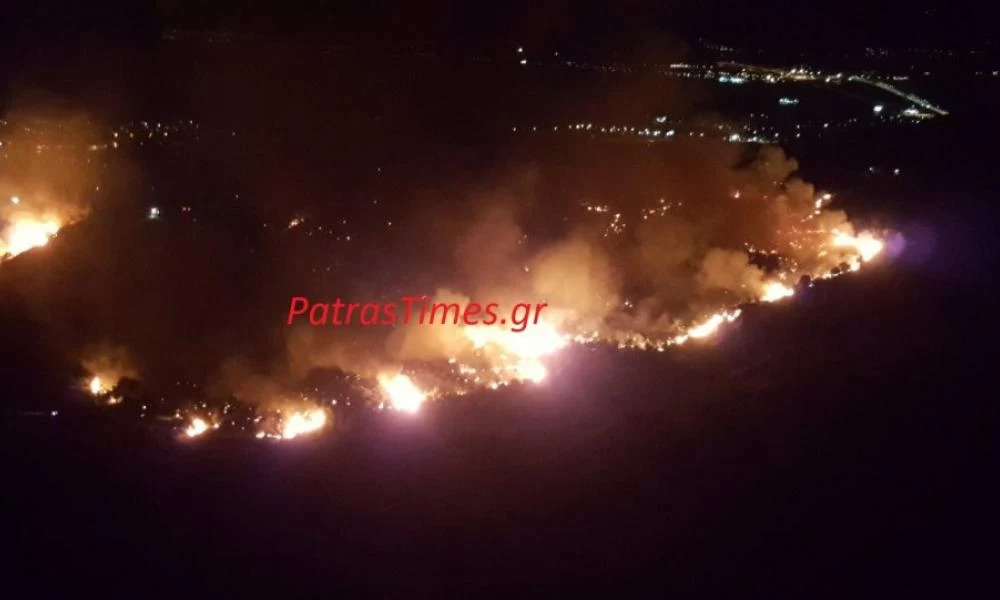 Εντολή εκκένωσης στα πρώτα σπίτια στα Συχαινά στην Πάτρα από τη μεγάλη φωτιά (βίντεο)